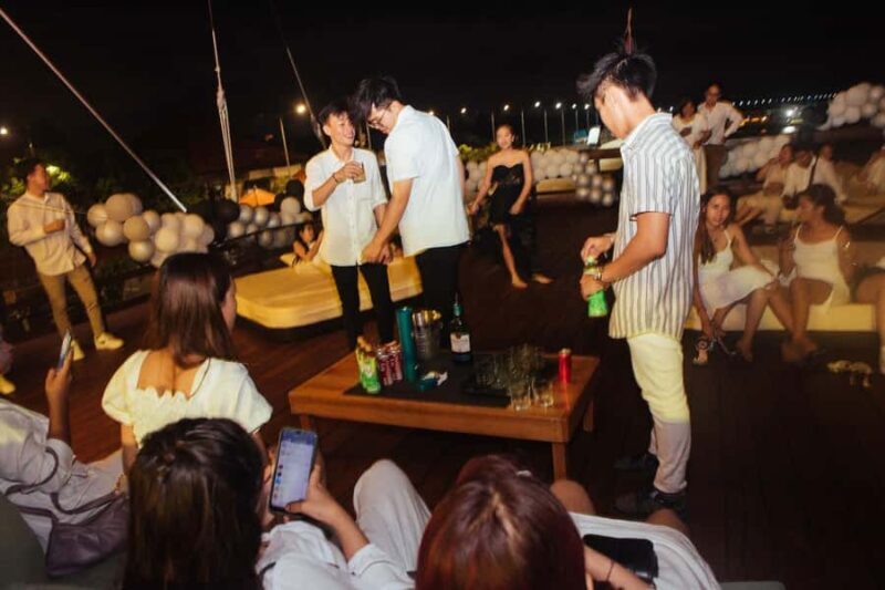 Bali: Phinisi Sunset Dinner Cruise with Entertainment - The Experience: What You Can Expect