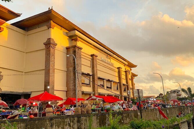 Bali: Private Evening Walking Tour with Culinary Experience - Key Points