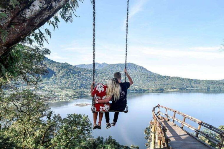 bali-private-tour-of-lake-beratan-handara-gate-and-more