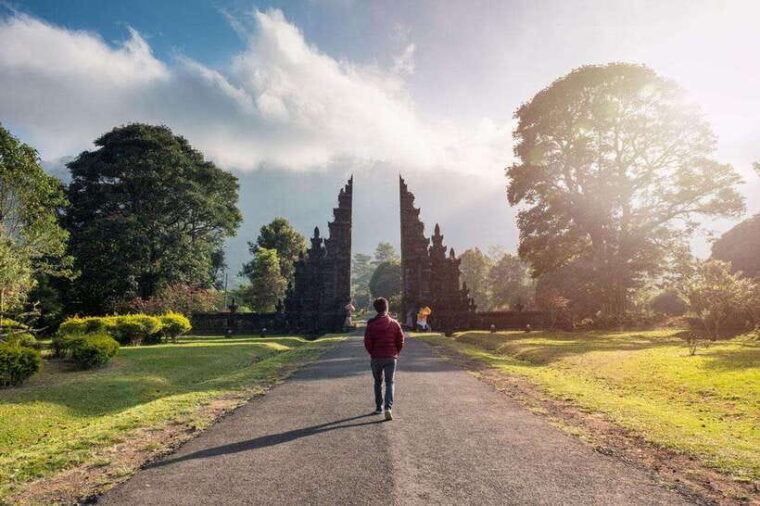 bali-private-tour-of-lake-beratan-handara-gate-and-more