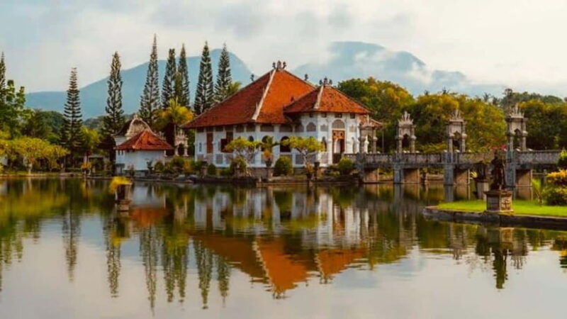 bali-private-tour-to-lempuyang-temple-tirta-gangga-and