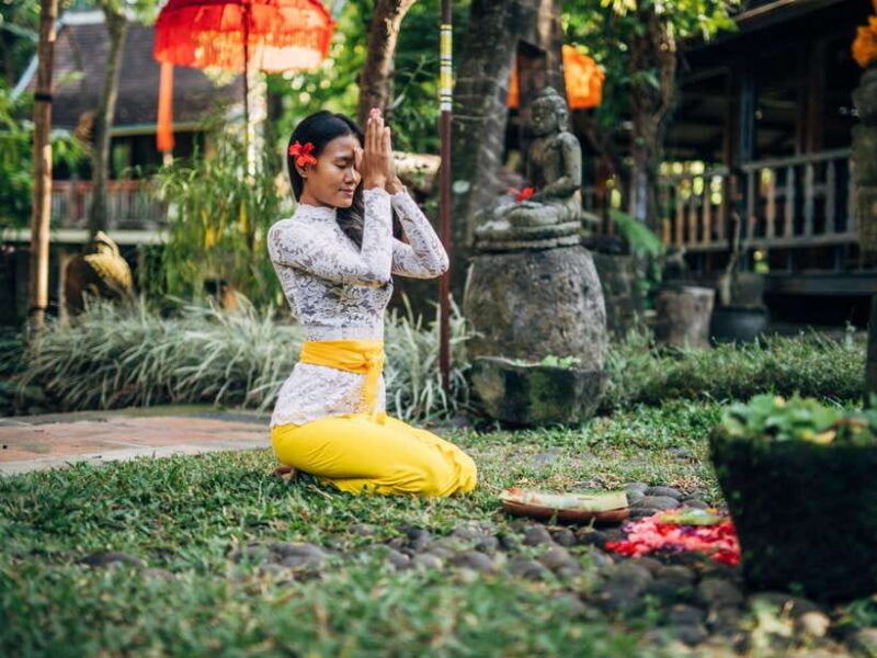 bali-professional-photoshoot-at-pengelipuran-bamboo-forest