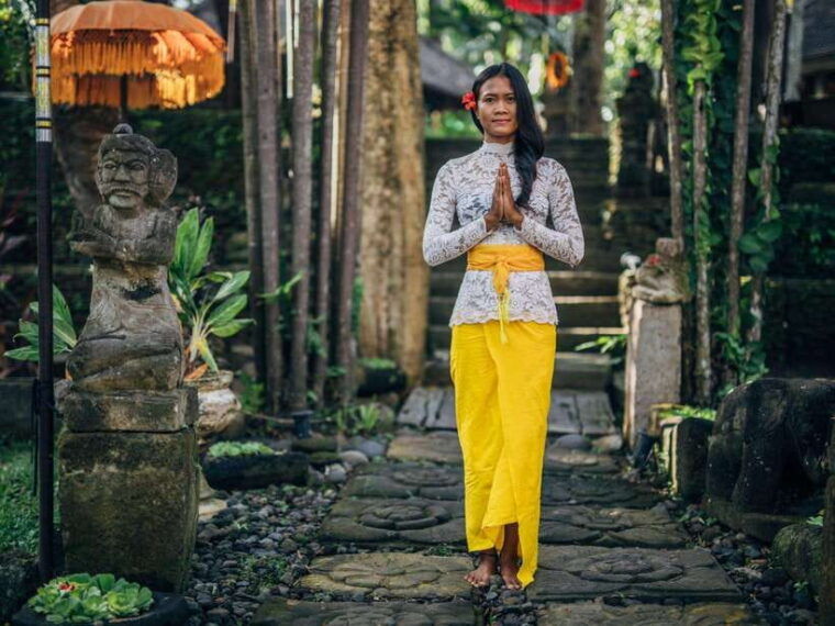 bali-professional-photoshoot-at-pengelipuran-bamboo-forest