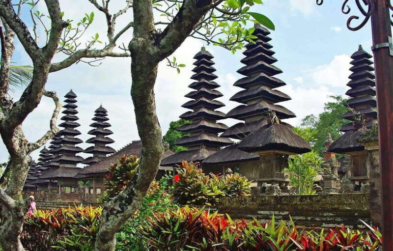 bali-purification-ritual-at-taman-beji-griya
