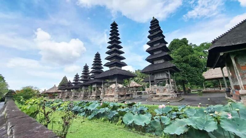 Bali: Royal Temple, Bedugul, and Tanah Lot Private Tour - Highland Charm: Coffee Farms & Rice Terrace Views