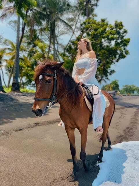 bali-saba-beach-horse-riding-experience