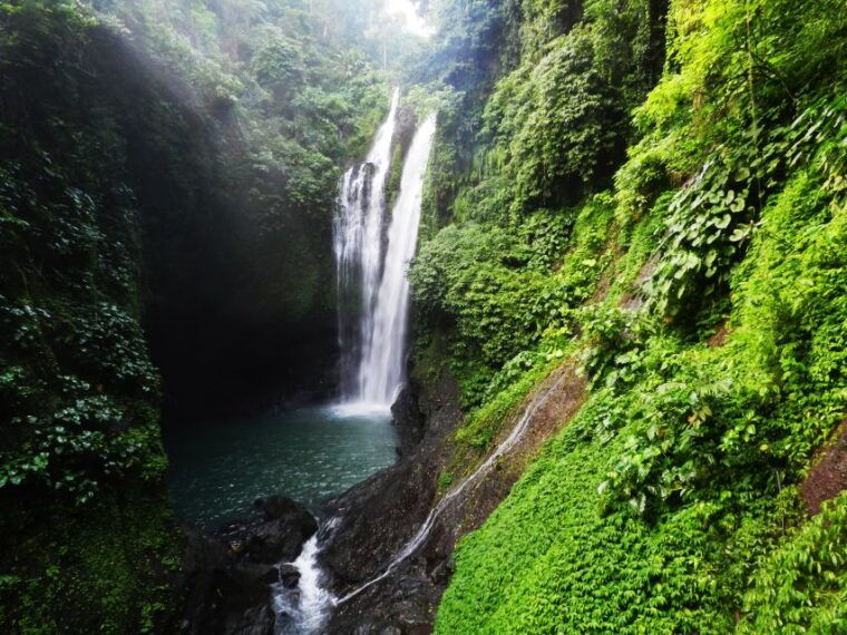 bali-sambangan-waterfalls-trekking-sliding-jumping-trip
