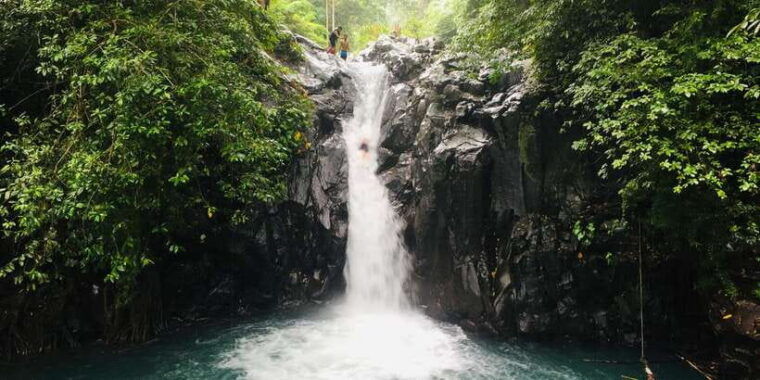 bali-sambangan-waterfalls-trekking-sliding-jumping-trip