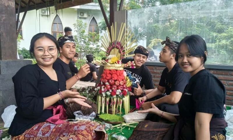 Bali: Sanur Making Gebogan offering Fruit Balinese Class - The Balinese Context