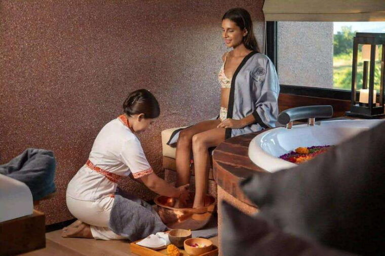 bali-sanur-spa-flower-bath-experience-at-svaha-spa-sanur