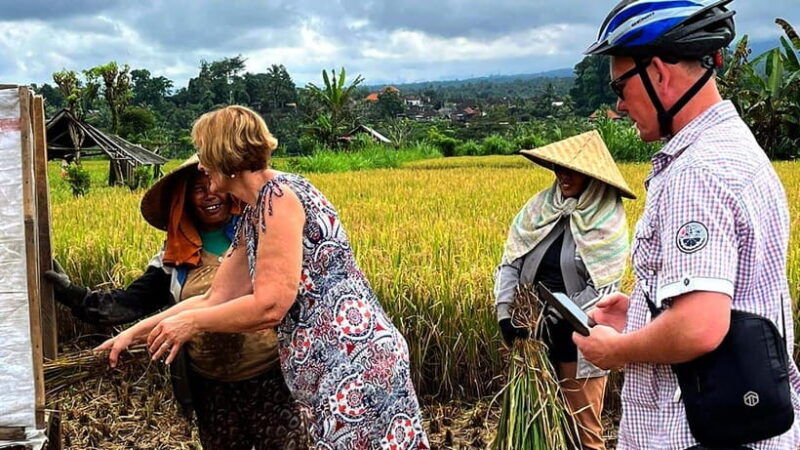 bali-sidemen-valley-cycling-tour-with-gembleng-waterfall