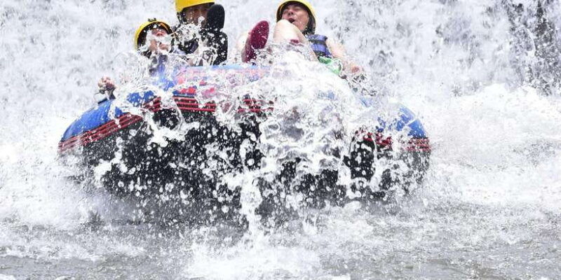 bali-sidemen-white-water-rafting-with-no-stairs-adventures