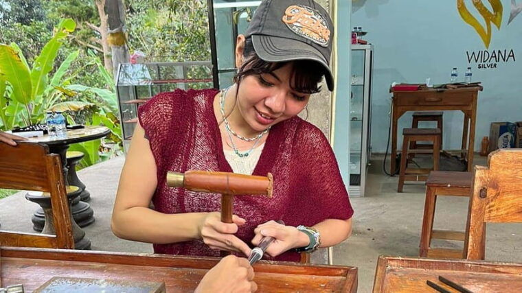 bali-silver-jewelry-making-workshop-in-sidemen-village