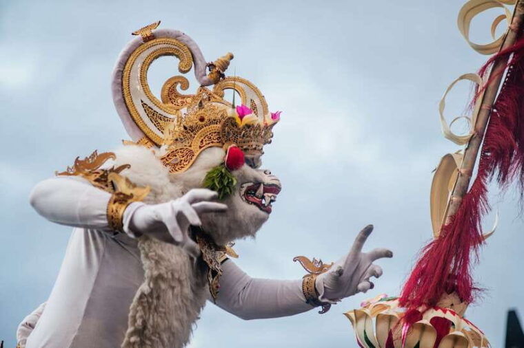 bali-skip-the-line-uluwatu-temple-and-kecak-fire-dance-tour