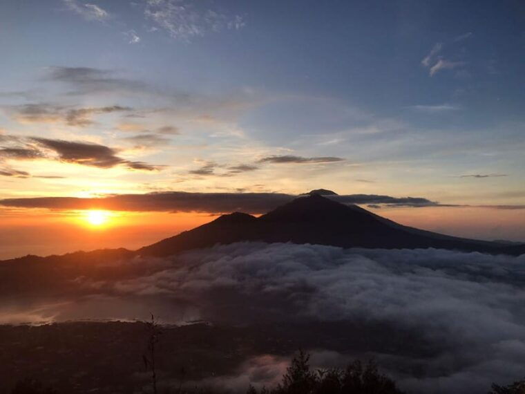 bali-sunrise-trekking-with-private-guide-at-mount-batur