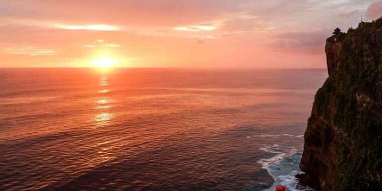 bali-sunset-uluwatu-temple-kecak-dance-and-jimbaran-bay