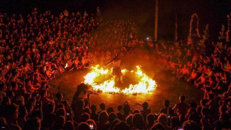 bali-sunset-uluwatu-temple-kecak-fire-dance-private-tour
