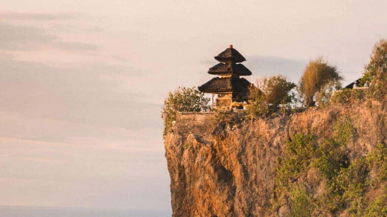 bali-sunset-uluwatu-temple-kecak-fire-dance-private-tour