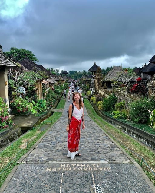bali-taman-beji-griya-waterfall-and-ubud-monkey-forest-tour