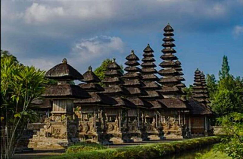 bali-tanah-lot-monkey-forest-taman-ayun-sunset-tour