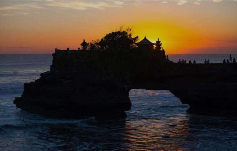 bali-tanah-lot-monkey-forest-taman-ayun-sunset-tour