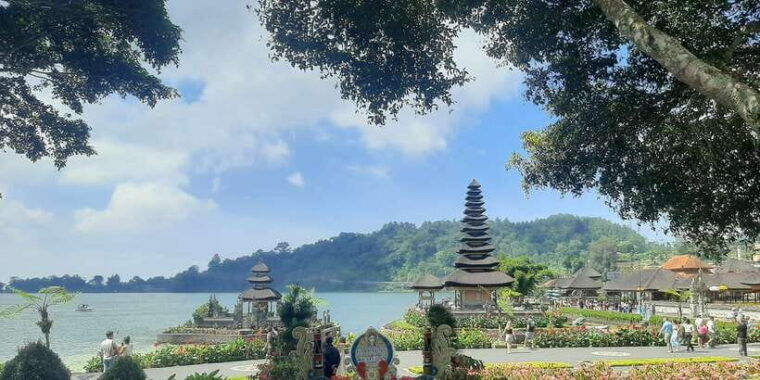 bali-the-most-iconic-temple-of-ulun-danu-beratan