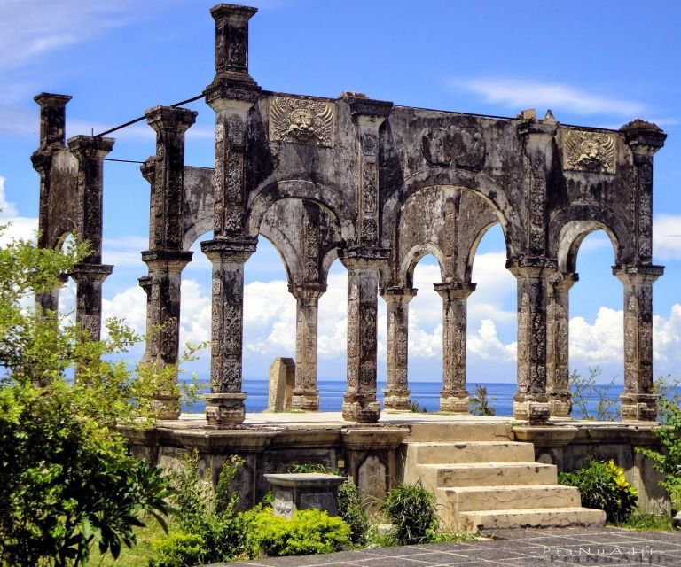 bali-tirta-gangga-taman-ujung-and-cepung-waterfall-trip