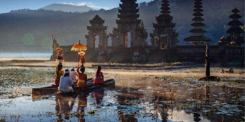 bali-twin-lakes-handara-gates-and-forest-trekking-tour