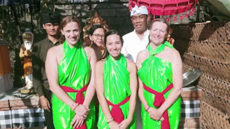 bali-ubud-body-cleansing-purification-melukat-ceremony