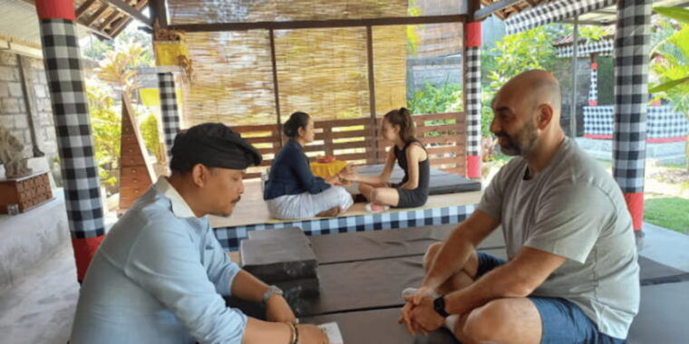 bali-ubud-body-cleansing-purification-melukat-ceremony