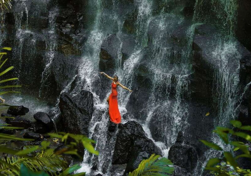 bali-ubud-kanto-lampo-waterfall-monkey-forest-swing-tour