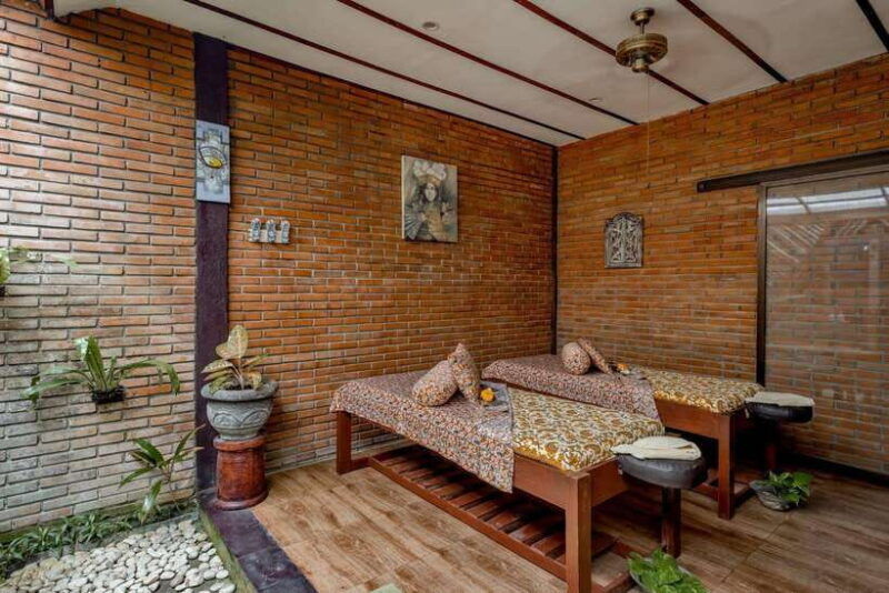 bali-ubud-traditional-balinese-massage-scrub-flowerbath