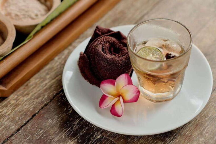 bali-ubud-traditional-balinese-massage-scrub-flowerbath