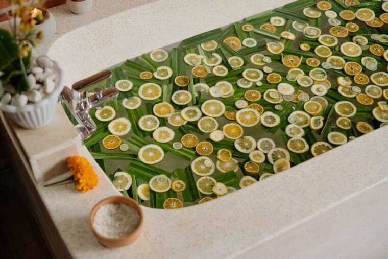 bali-ubud-traditional-balinese-massage-scrub-flowerbath