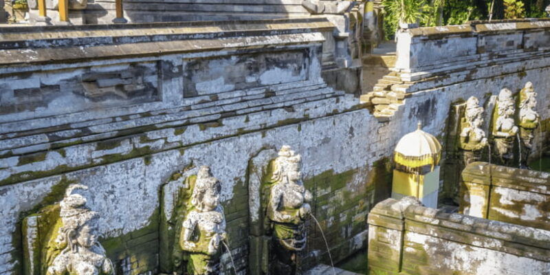 bali-ubud-traditional-balinese-purification
