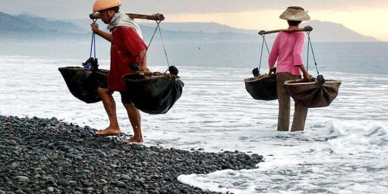 bali-ujung-water-palace-candidasa-and-sidemen-village-tour