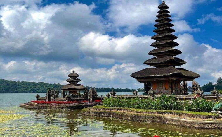 bali-ulun-danu-beratan-temple-and-unesco-rice-terrace-tour