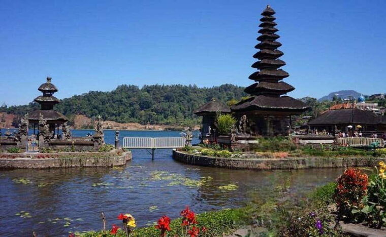 bali-ulun-danu-beratan-temple-and-unesco-rice-terrace-tour