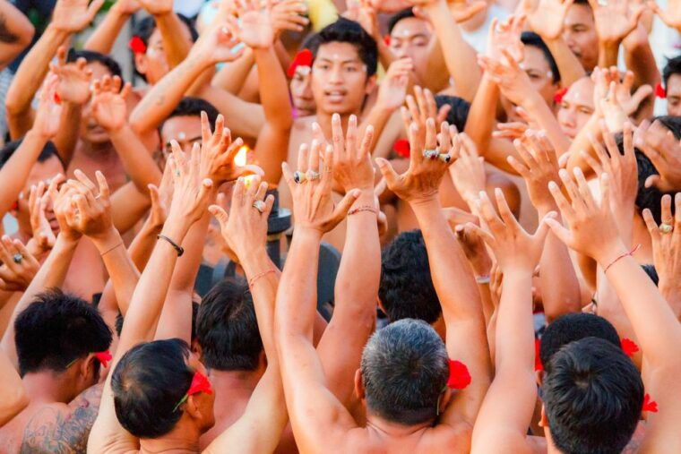 bali-uluwatu-kecak-and-fire-dance-show-entry-ticket