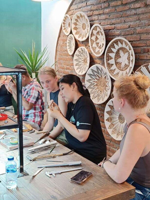 bali-uluwatu-silver-jewelry-making-workshop-with-creation