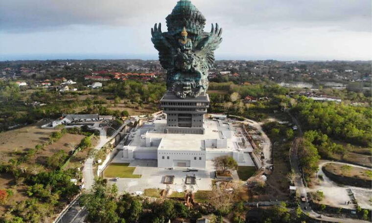 bali-uluwatu-temple-gwk-and-padang-beach-full-day-tour