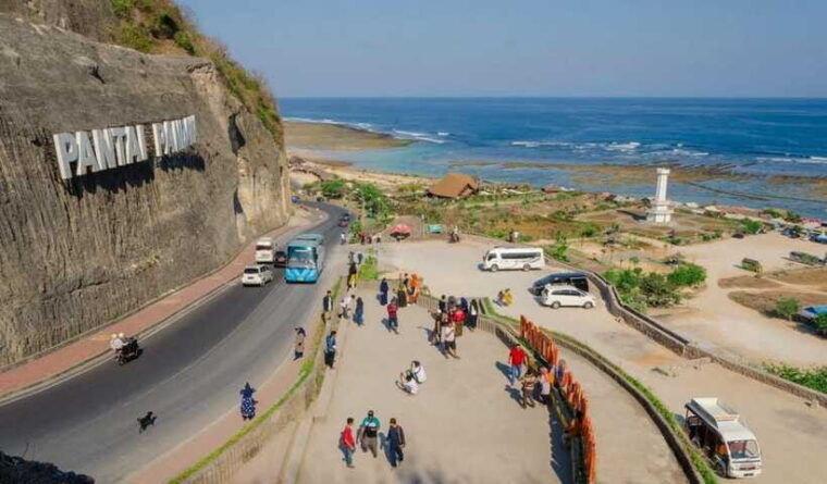 bali-uluwatu-temple-kecak-fire-dance-and-beach-tour