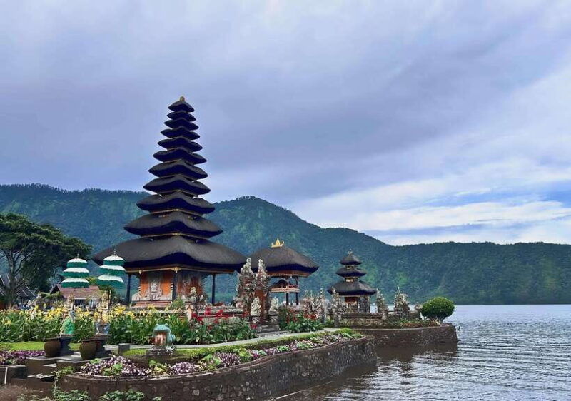 bali-wanagiri-banyumala-twin-waterfall-ulun-danu-bratan