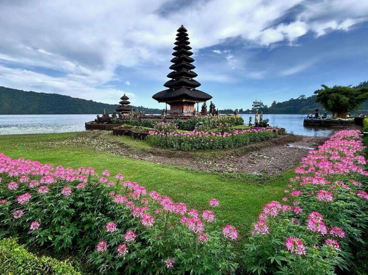 bali-wanagiri-banyumala-twin-waterfall-ulun-danu-bratan