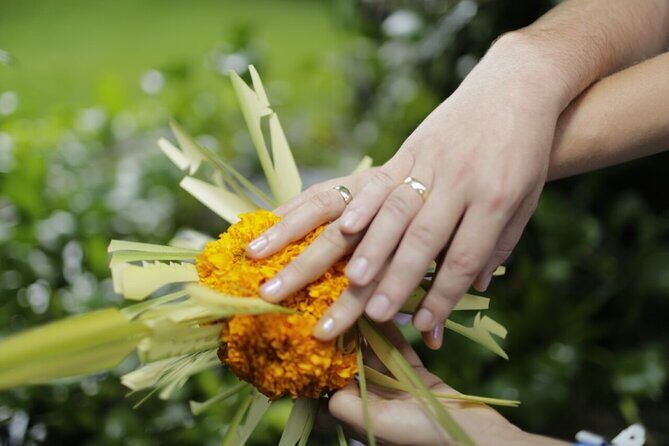 Balinese Couple or Family Celebration with Multilingual Guide - Professional Photography and Personal Documentation