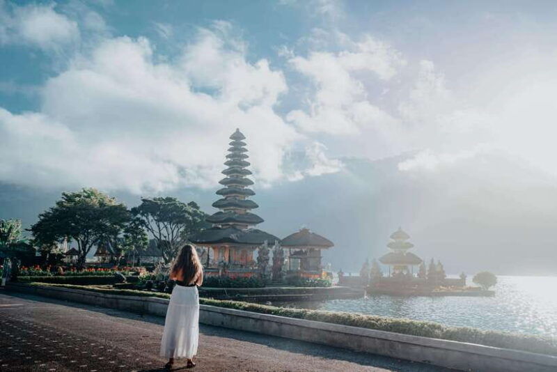 balis-best-scenic-temples-lakes-and-waterfalls