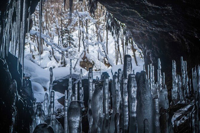 bamboo-ice-cave-snowshoeing-tour-in-noboribetsu