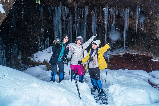 bamboo-ice-cave-snowshoeing-tour-in-noboribetsu