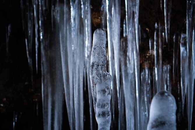 bamboo-ice-cave-snowshoeing-tour-in-noboribetsu