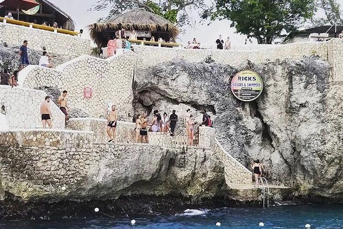 bamboo-rafting-and-limestone-foot-massage-with-ricks-cafe-private-tour